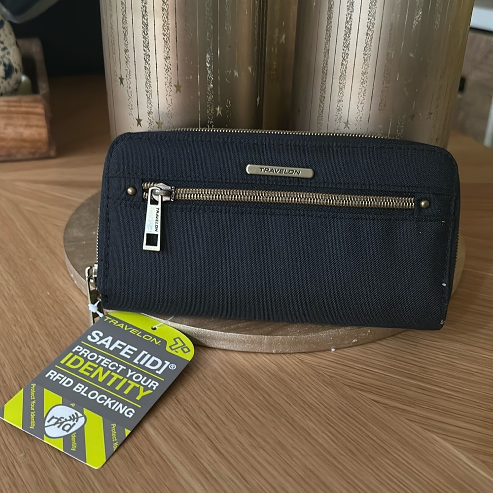Travelon Wristlet wallet with RFID blocking